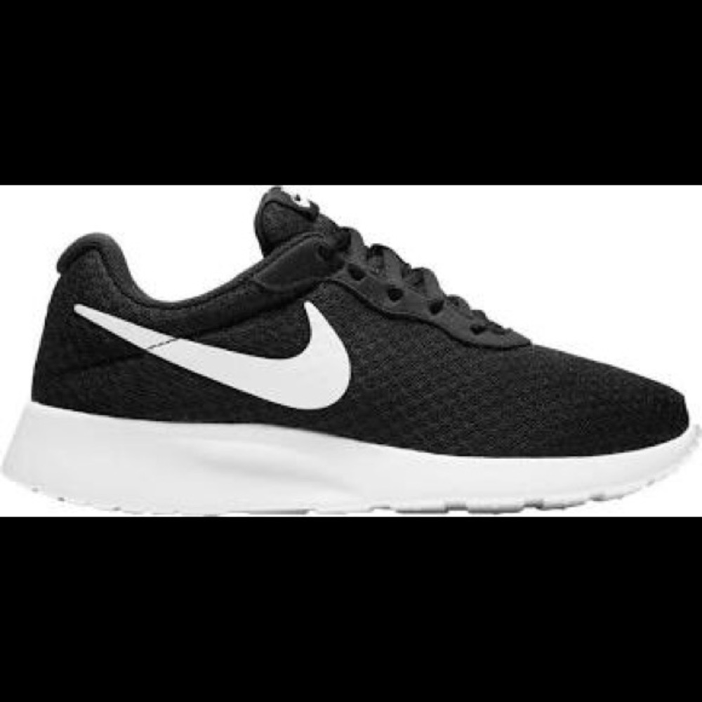 Women's Nike Tanjun Shoes size 8.5